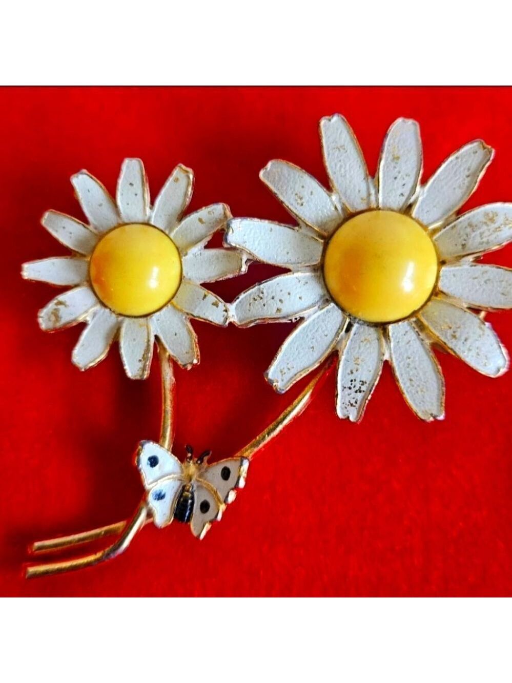 Vintage Weiss Daisy Flower Brooch with Butterfly